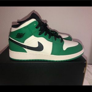 Air Jordan 1 mid pine green